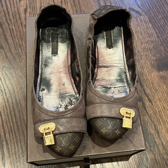 Authentic LV monogram key flats - Picture 3 of 3